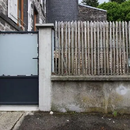 : 3 Pièces Avec Terrasse Et Wifi à 300m Des Thermes - Fr-1-608-204 * Le Mont-Dore